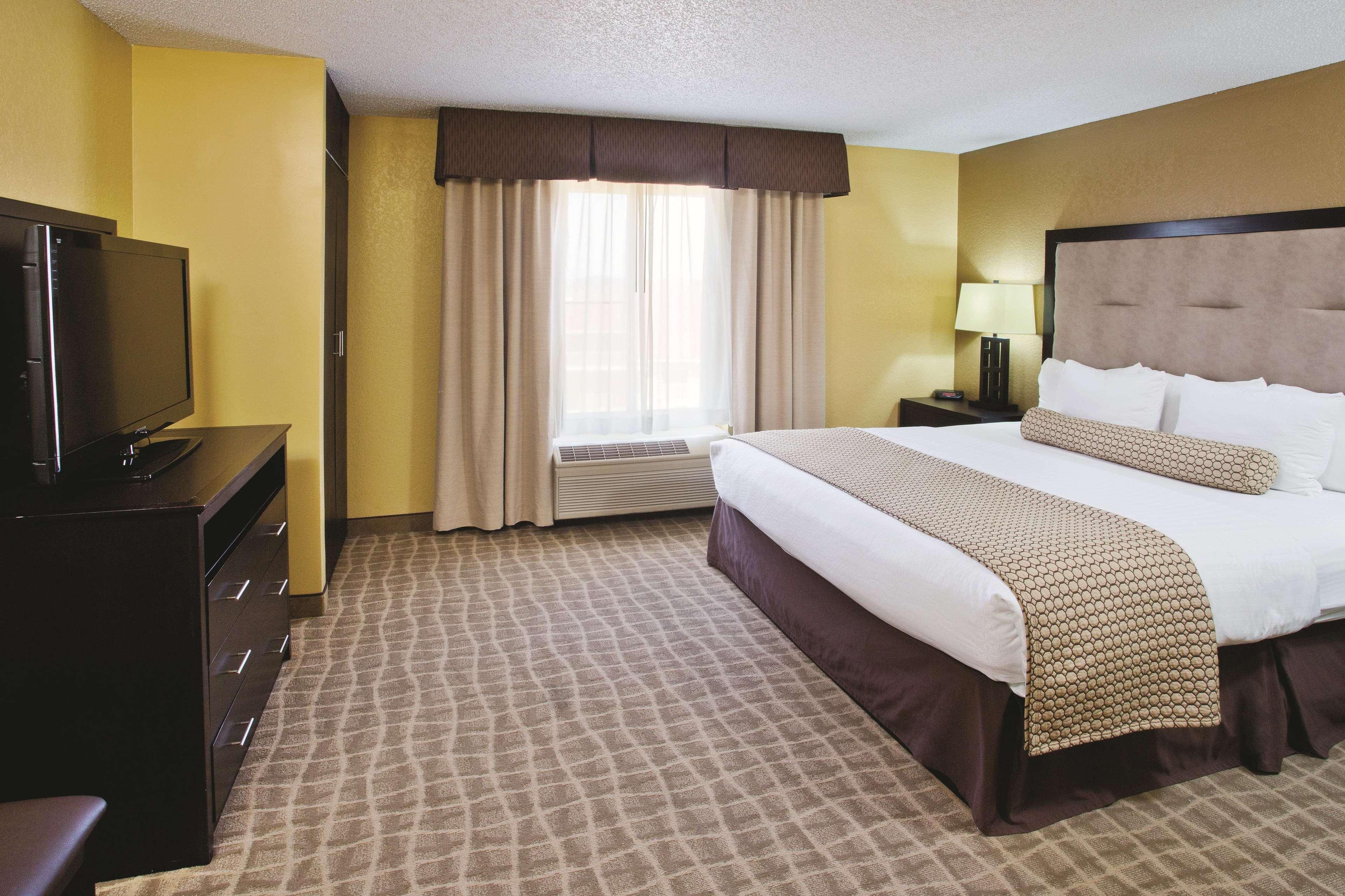 La Quinta By Wyndham Hot Springs Hotel Exterior photo