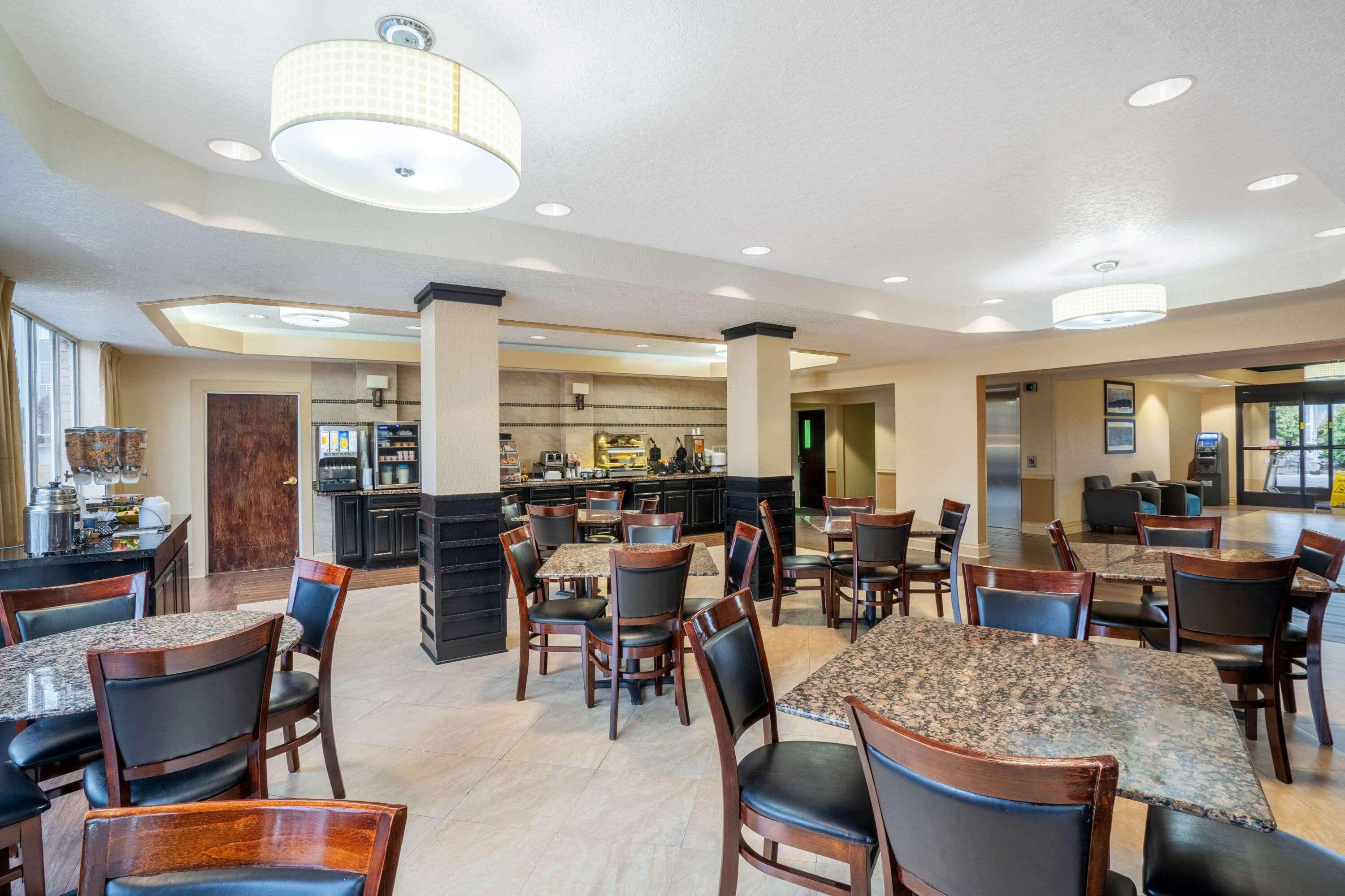 La Quinta By Wyndham Hot Springs Hotel Exterior photo