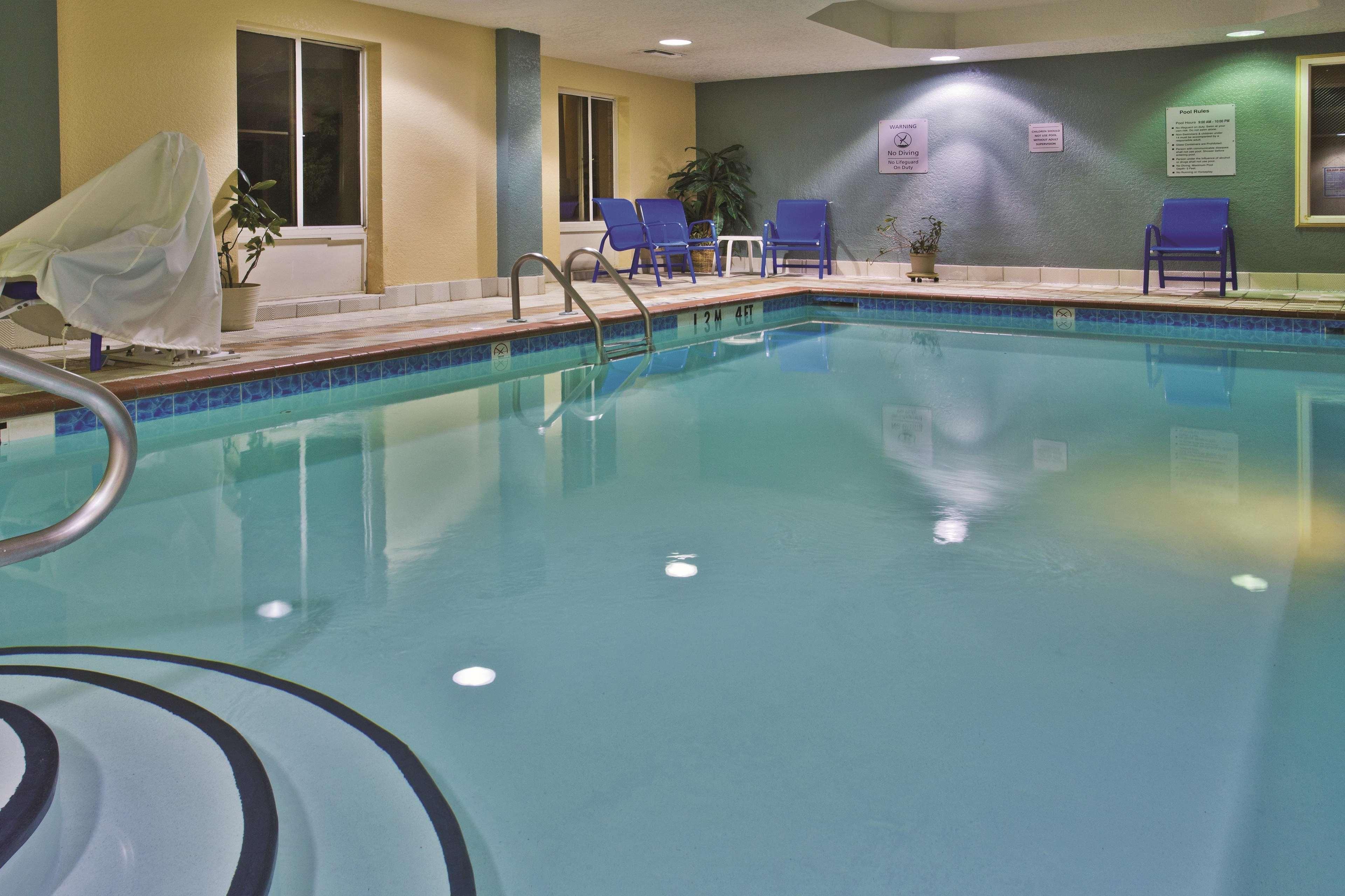 La Quinta By Wyndham Hot Springs Hotel Exterior photo