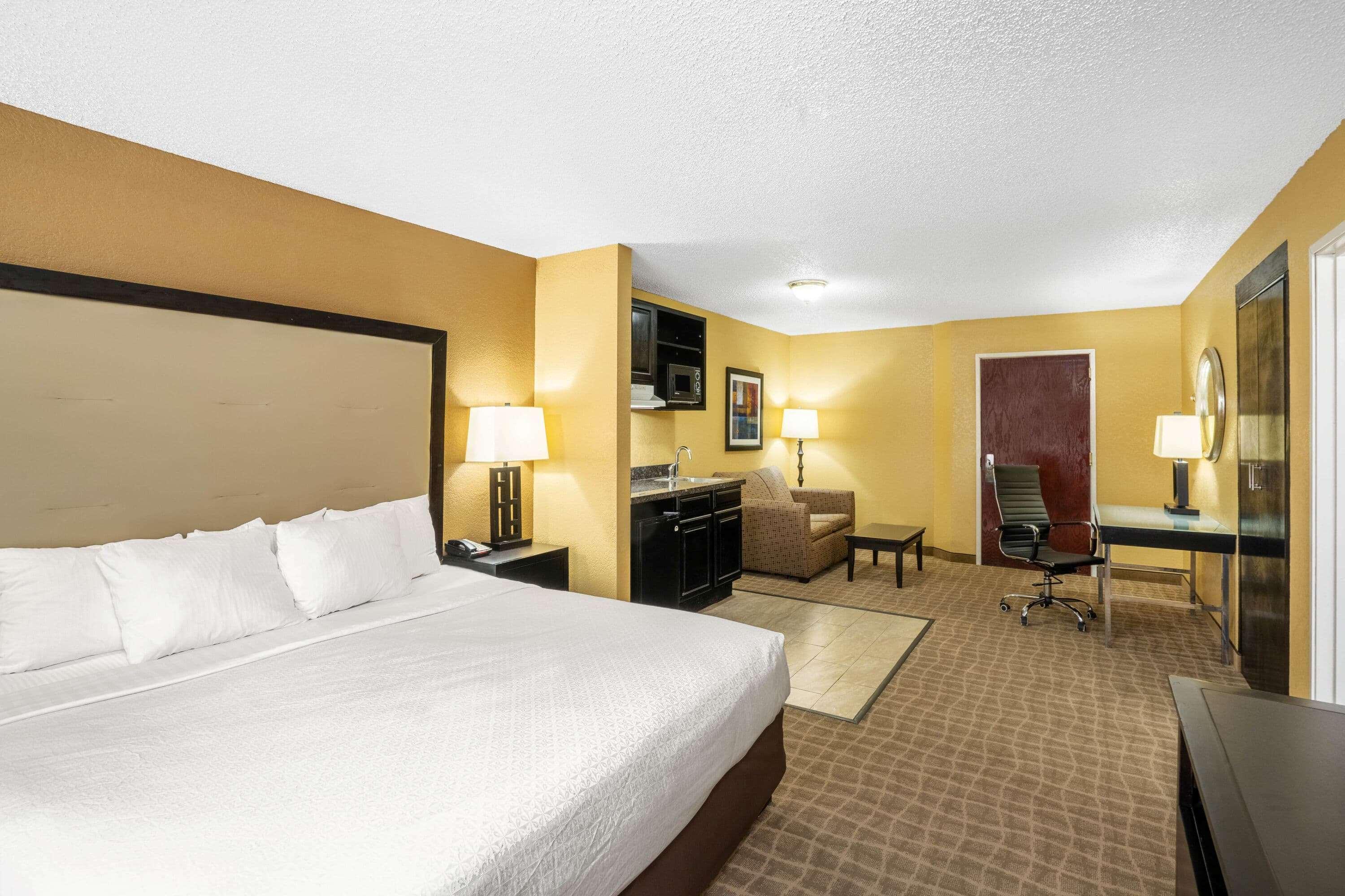 La Quinta By Wyndham Hot Springs Hotel Exterior photo