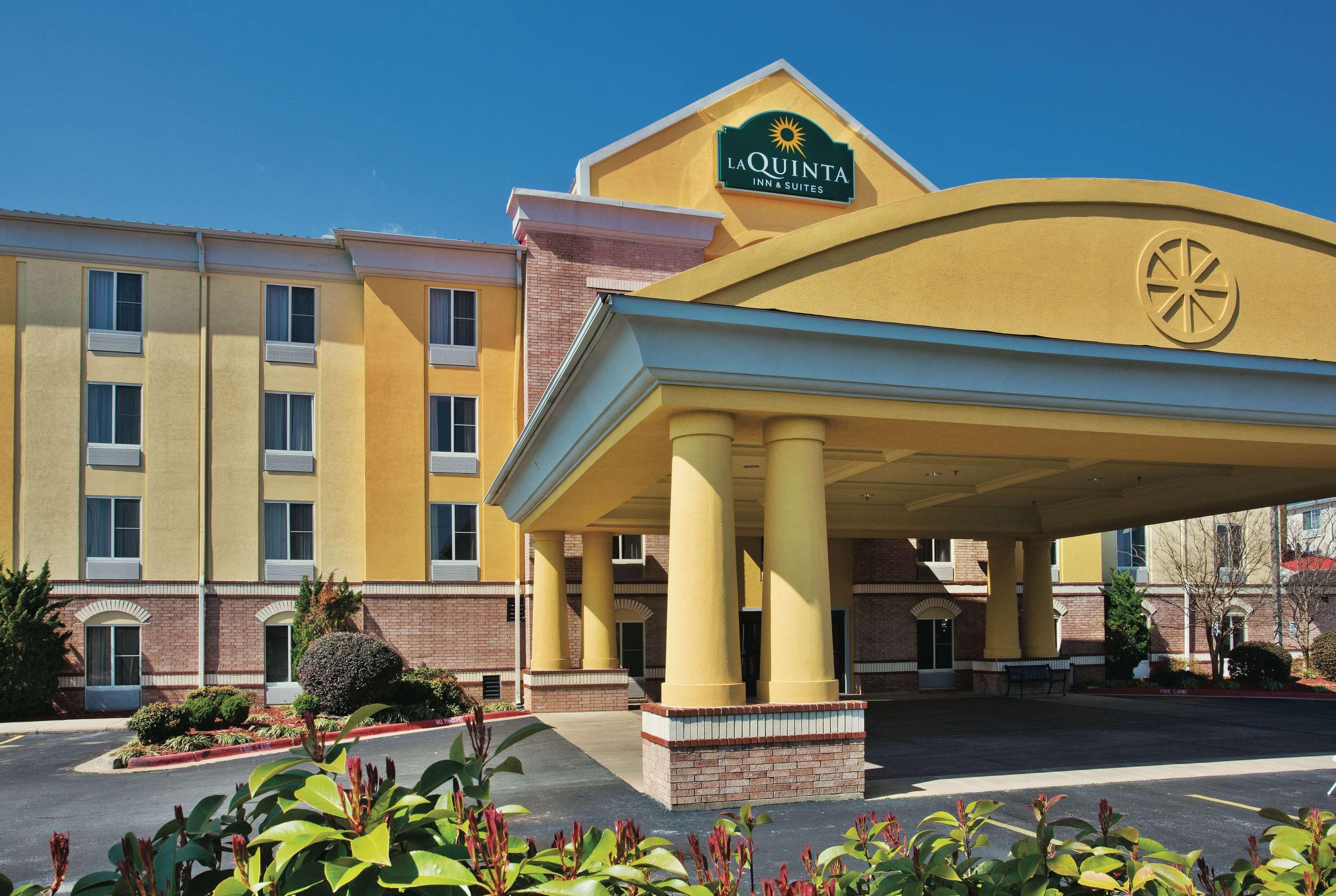 La Quinta By Wyndham Hot Springs Hotel Exterior photo